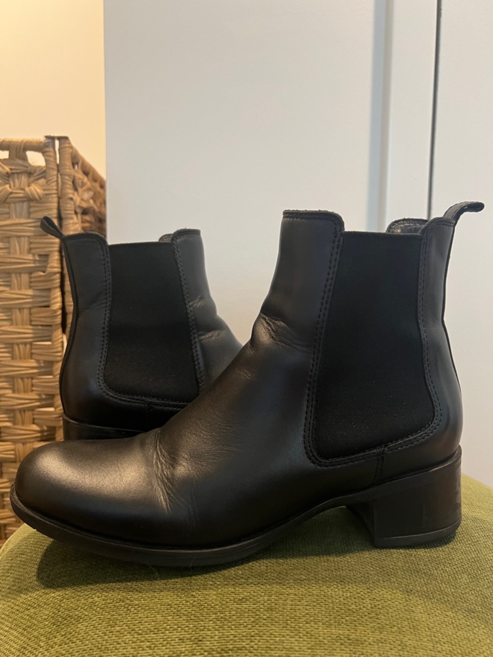 La CANADIENNE Black Leather Chelsea Ankle Boots
